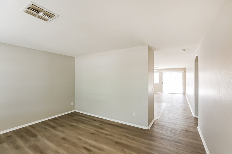 2,110/Mo, 11401 W Davis Ln Avondale, AZ 85323 Living Room View