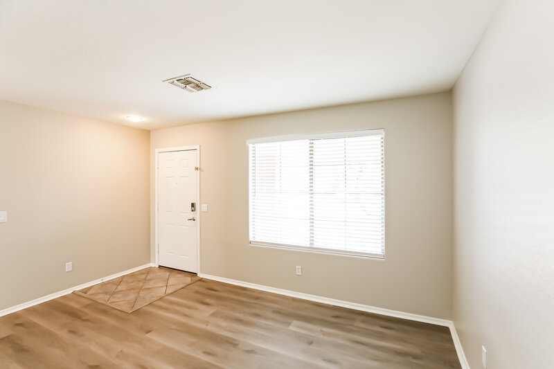 2,110/Mo, 11401 W Davis Ln Avondale, AZ 85323 Living Room View 2