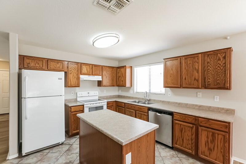 2,110/Mo, 11401 W Davis Ln Avondale, AZ 85323 Kitchen View 2