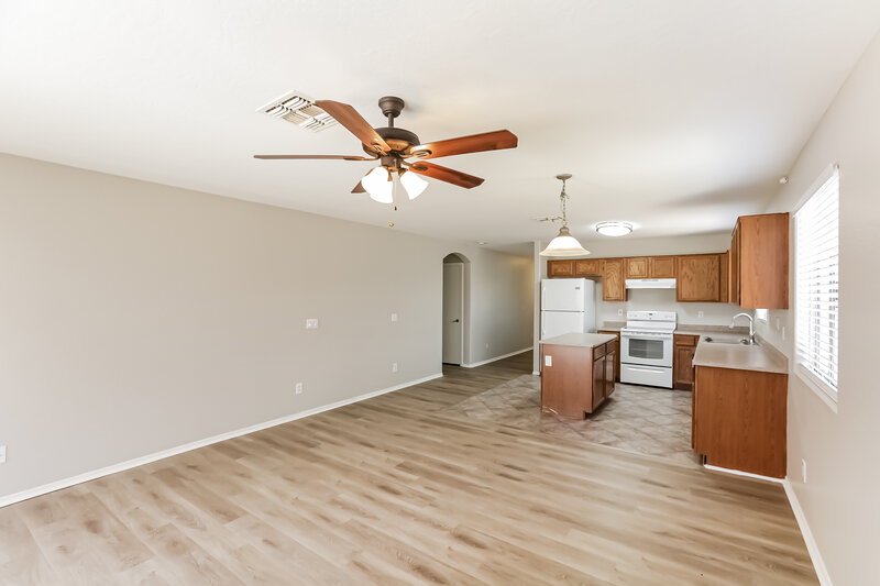 2,110/Mo, 11401 W Davis Ln Avondale, AZ 85323 Family Room View