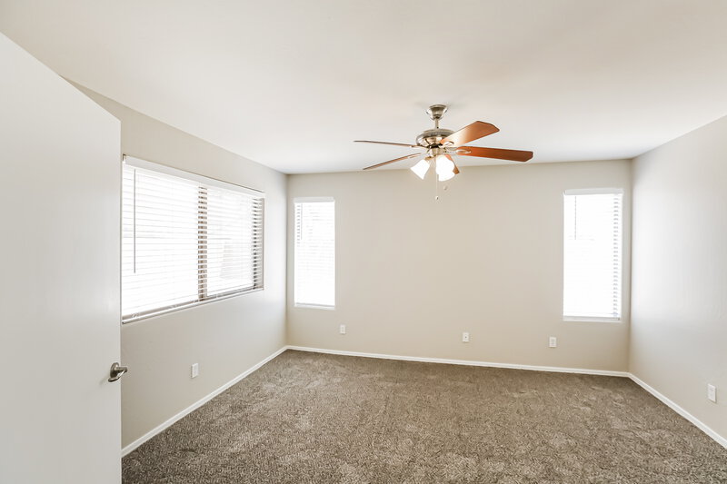 2,110/Mo, 11401 W Davis Ln Avondale, AZ 85323 Main Bedroom View