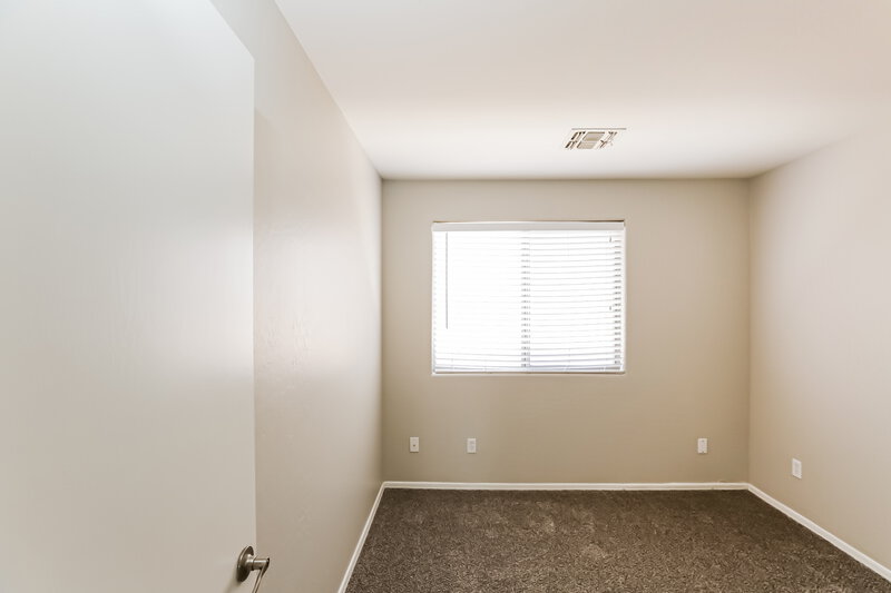 2,110/Mo, 11401 W Davis Ln Avondale, AZ 85323 Bedroom View 3
