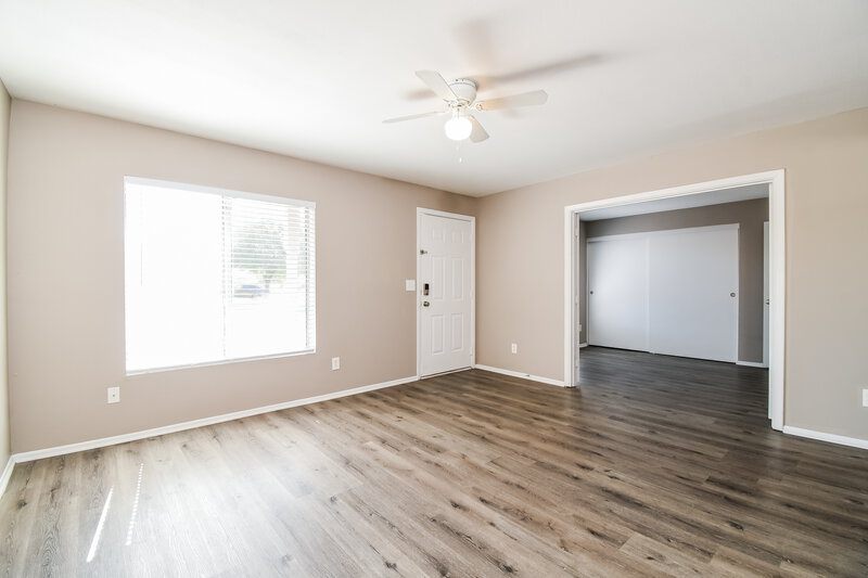 2,310/Mo, 12818 S Pai St Phoenix, AZ 85044 Family Room View 2