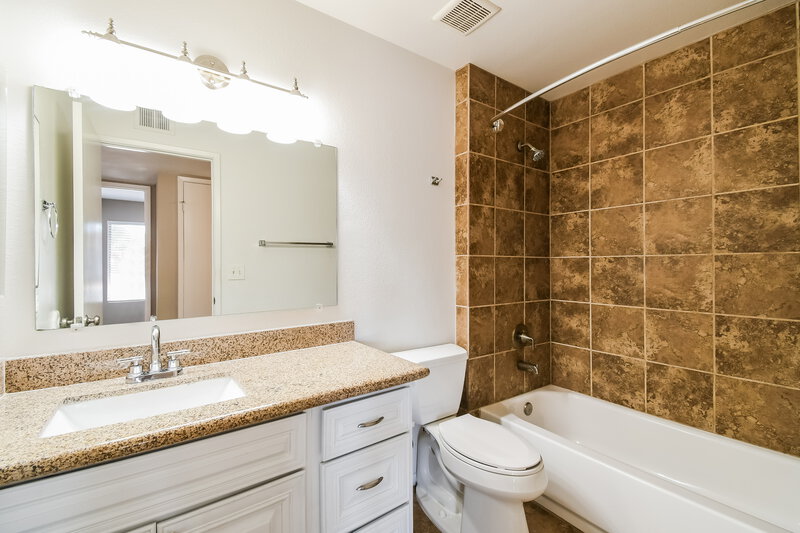 2,310/Mo, 12818 S Pai St Phoenix, AZ 85044 Main Bathroom View