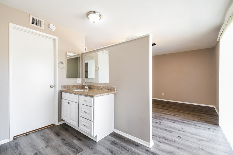 2,310/Mo, 12818 S Pai St Phoenix, AZ 85044 Main Bathroom View 2