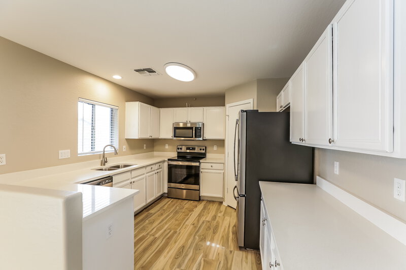 2,000/Mo, 12909 N 127th Ln El Mirage, AZ 85335 Kitchen View 2
