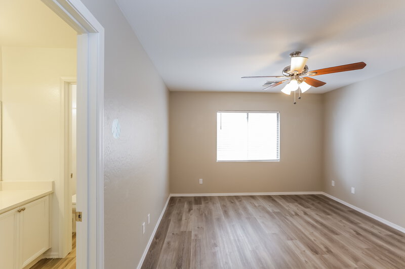 2,000/Mo, 12909 N 127th Ln El Mirage, AZ 85335 Main Bedroom View