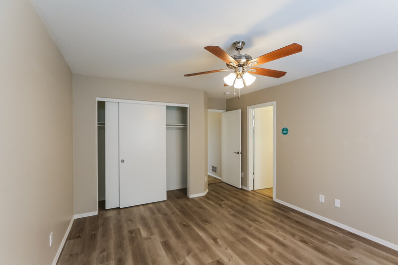 2,000/Mo, 12909 N 127th Ln El Mirage, AZ 85335 Main Bedroom View 2