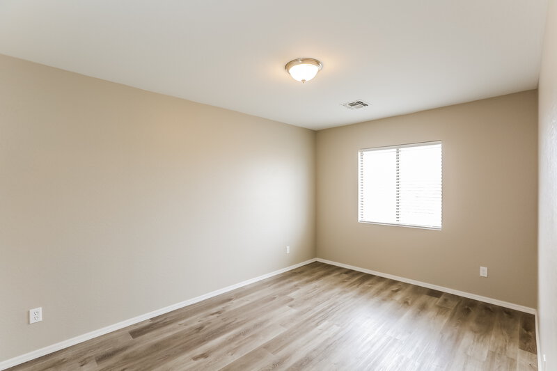 2,000/Mo, 12909 N 127th Ln El Mirage, AZ 85335 Bedroom View 2