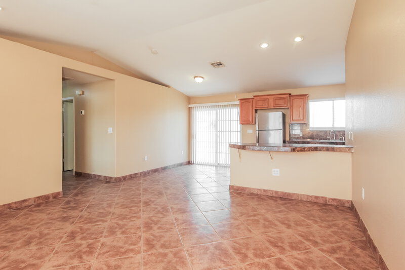 1,690/Mo, 305 E Gardenia Dr Avondale, AZ 85323 Living Room View 2