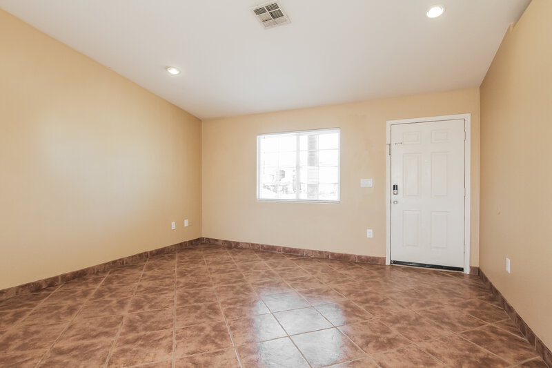 1,690/Mo, 305 E Gardenia Dr Avondale, AZ 85323 Living Room View 3