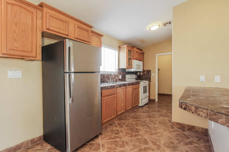1,690/Mo, 305 E Gardenia Dr Avondale, AZ 85323 Kitchen View