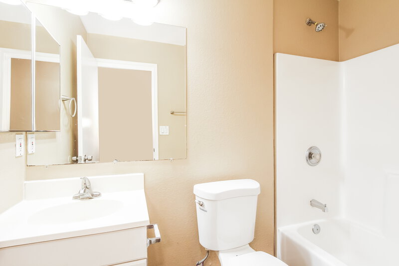 1,690/Mo, 305 E Gardenia Dr Avondale, AZ 85323 Bathroom View