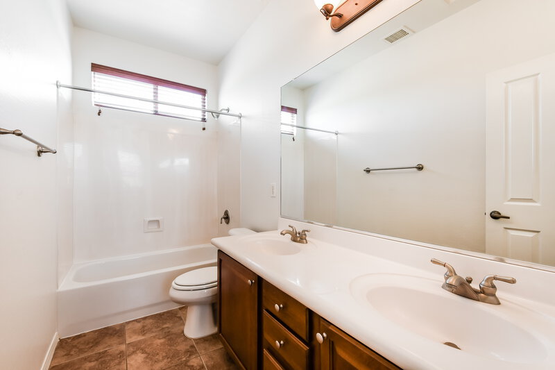 2,425/Mo, 3419 W Darien Way Phoenix, AZ 85086 Bathroom View