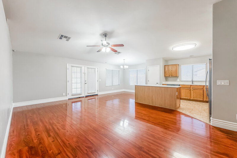 2,300/Mo, 10417 E Crescent Ave Mesa, AZ 85208 Living Room View 2