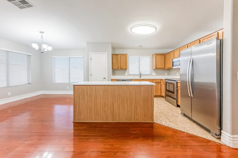 2,300/Mo, 10417 E Crescent Ave Mesa, AZ 85208 Kitchen View