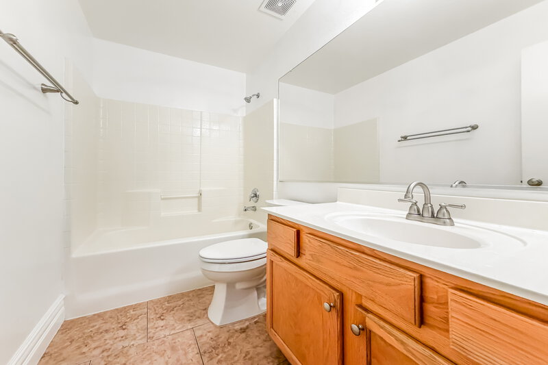 2,300/Mo, 10417 E Crescent Ave Mesa, AZ 85208 Bathroom View