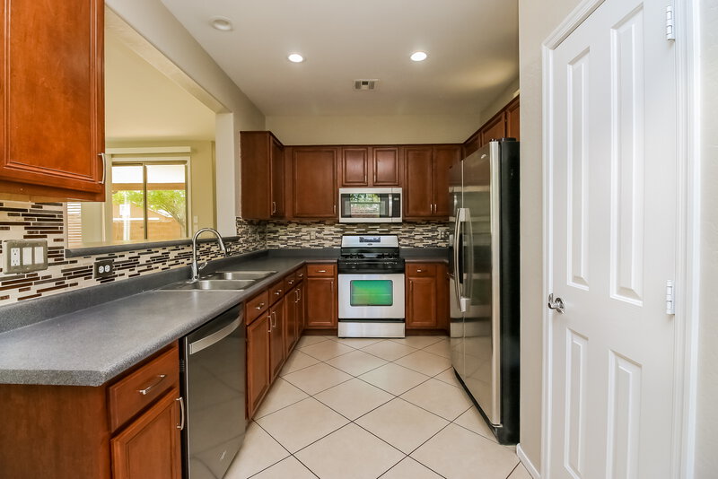 2,240/Mo, 3639 E Yeager Ct Gilbert, AZ 85295 Kitchen View