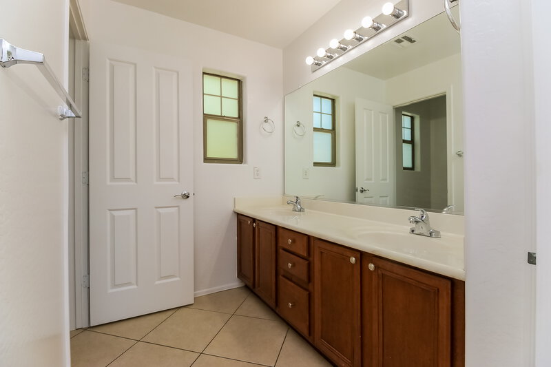 2,240/Mo, 3639 E Yeager Ct Gilbert, AZ 85295 Bathroom View