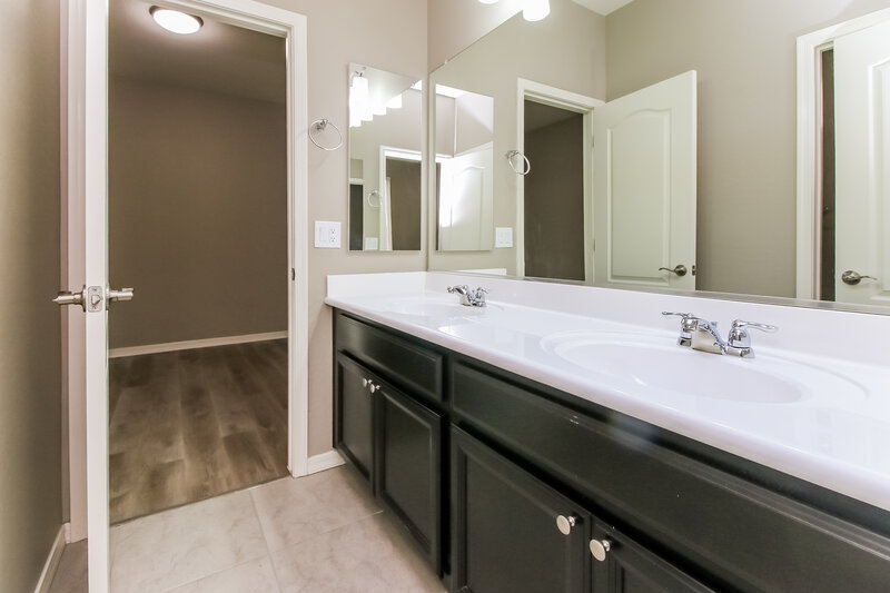 2,650/Mo, 4267 E Toledo St Gilbert, AZ 85295 Main Bathroom View