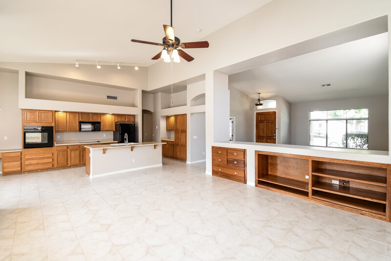 2,715/Mo, 1343 W Indigo Dr Chandler, AZ 85248 Living Room View 2