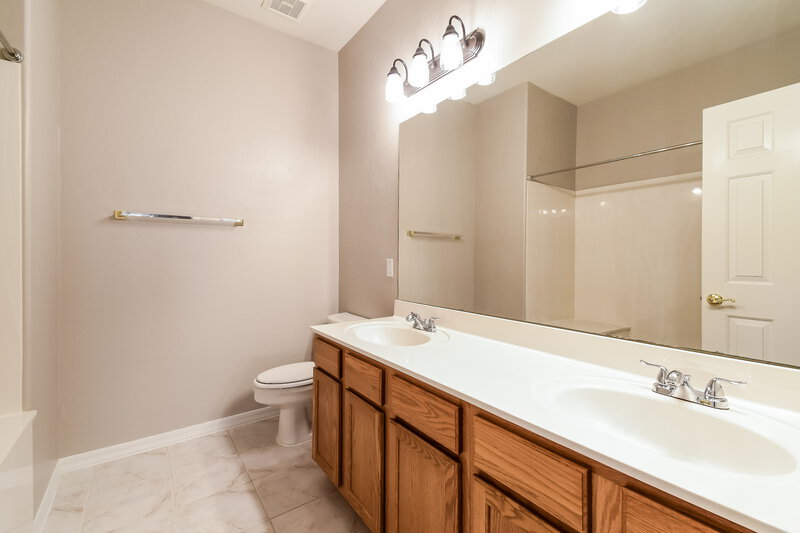 2,715/Mo, 1343 W Indigo Dr Chandler, AZ 85248 Bathroom View