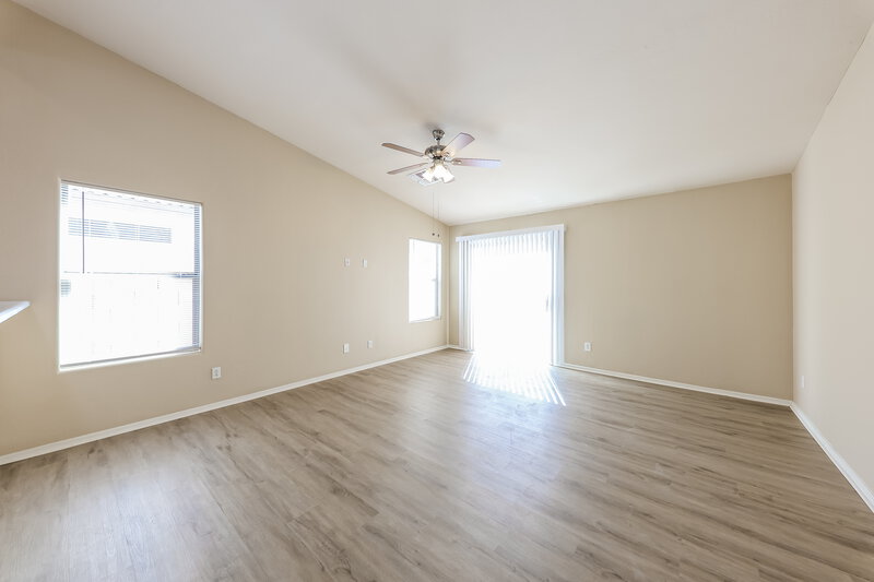 1,960/Mo, 10855 W Edgemont Ave Avondale, AZ 85392 Living Room View