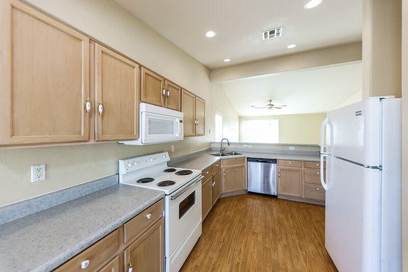 1,960/Mo, 10855 W Edgemont Ave Avondale, AZ 85392 Kitchen View