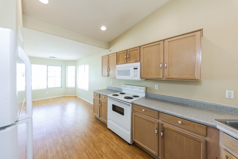 1,960/Mo, 10855 W Edgemont Ave Avondale, AZ 85392 Kitchen View 3