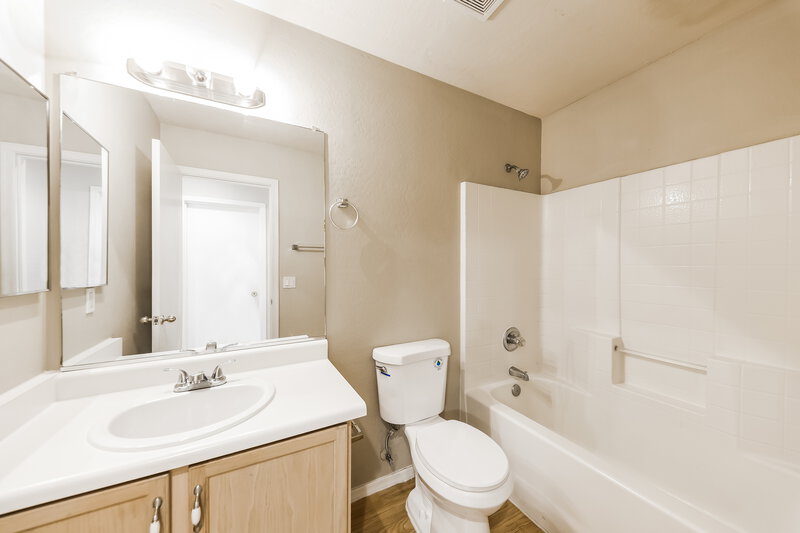 1,960/Mo, 10855 W Edgemont Ave Avondale, AZ 85392 Bathroom View