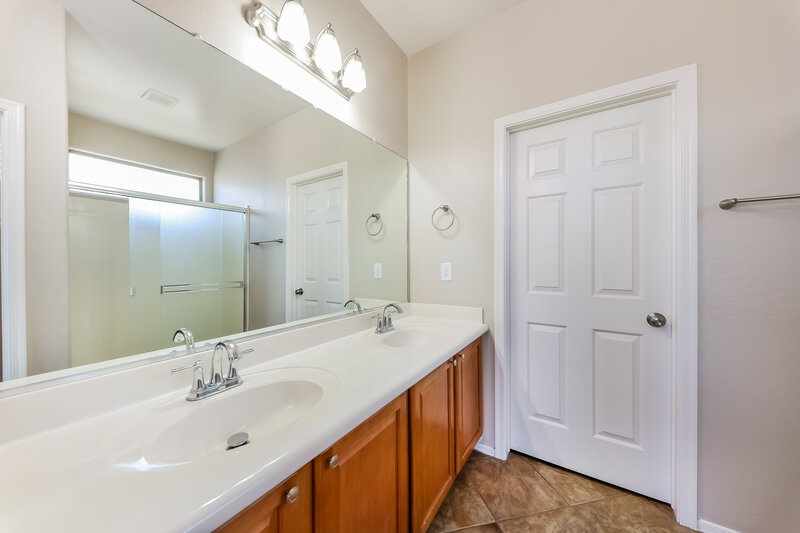 2,695/Mo, 40810 N Hudson Ct Anthem, AZ 85086 Main Bathroom View