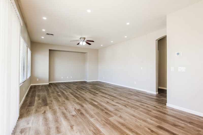 2,830/Mo, 7310 N 82nd Ave Glendale, AZ 85303 Living Room View