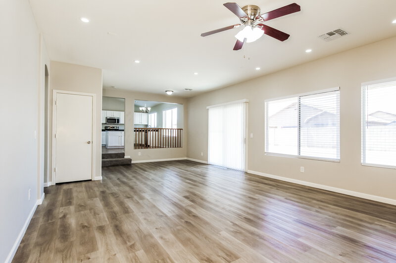 2,830/Mo, 7310 N 82nd Ave Glendale, AZ 85303 Living Room View 2