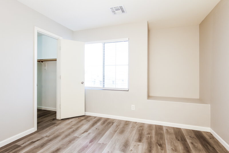 2,830/Mo, 7310 N 82nd Ave Glendale, AZ 85303 Bedroom View 2