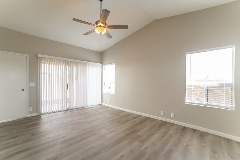 2,225/Mo, 5915 W Desert Cove Ave Glendale, AZ 85304 Main Bedroom View