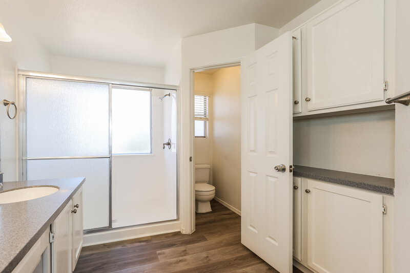 2,855/Mo, 4214 E Saltsage Dr Phoenix, AZ 85048 Main Bathroom View 2