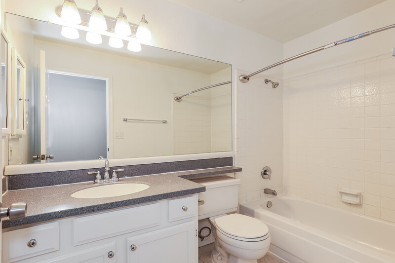 2,855/Mo, 4214 E Saltsage Dr Phoenix, AZ 85048 Bathroom View