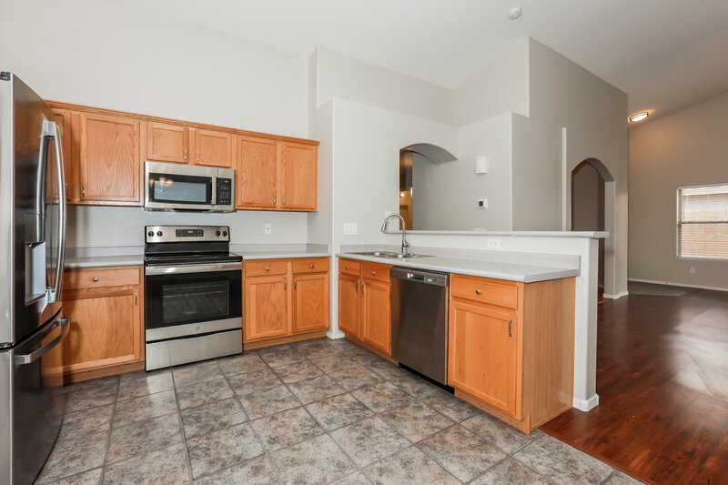 2,605/Mo, 3801 S Joshua Tree Ln Gilbert, AZ 85297 Kitchen View 2