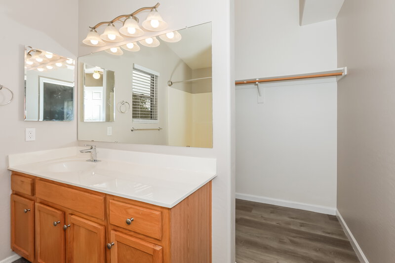 2,605/Mo, 3801 S Joshua Tree Ln Gilbert, AZ 85297 Main Bathroom View