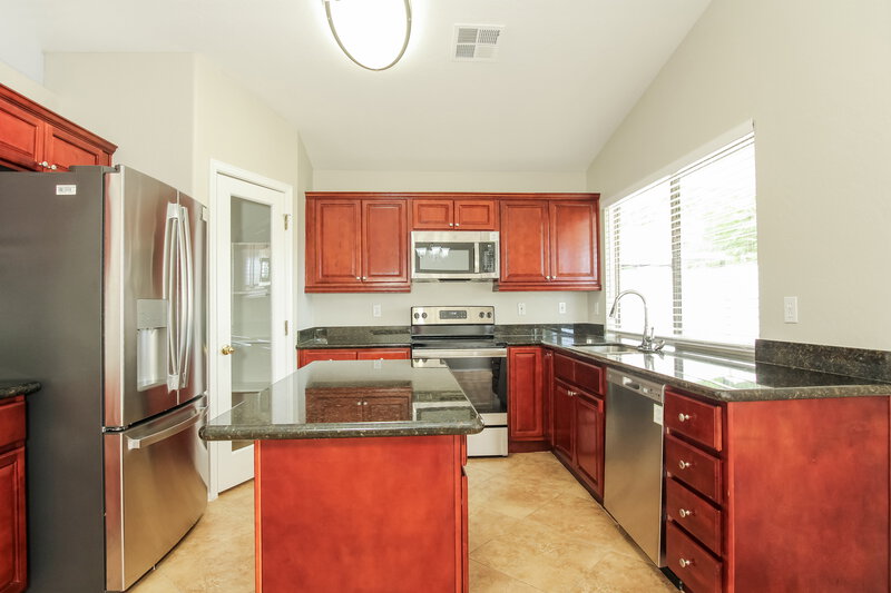 2,285/Mo, 305 N Abalone Dr Gilbert, AZ 85233 Kitchen View