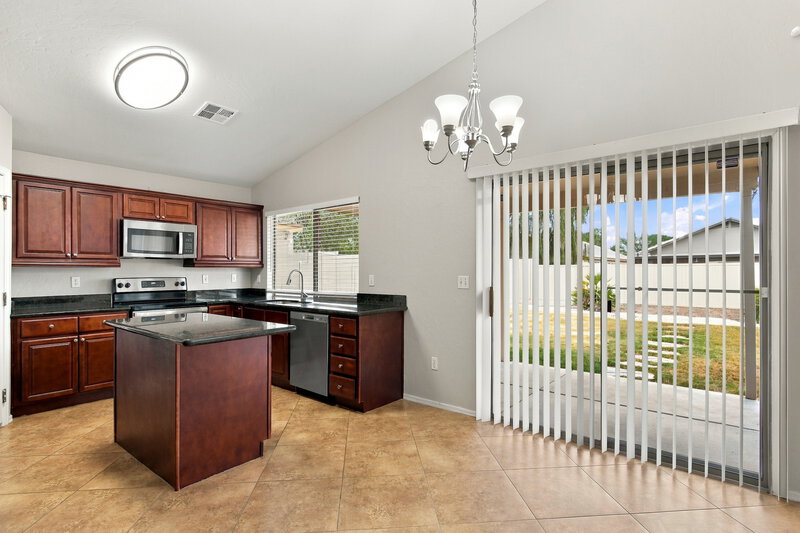 2,355/Mo, 305 N Abalone Dr Gilbert, AZ 85233 Dining Room View