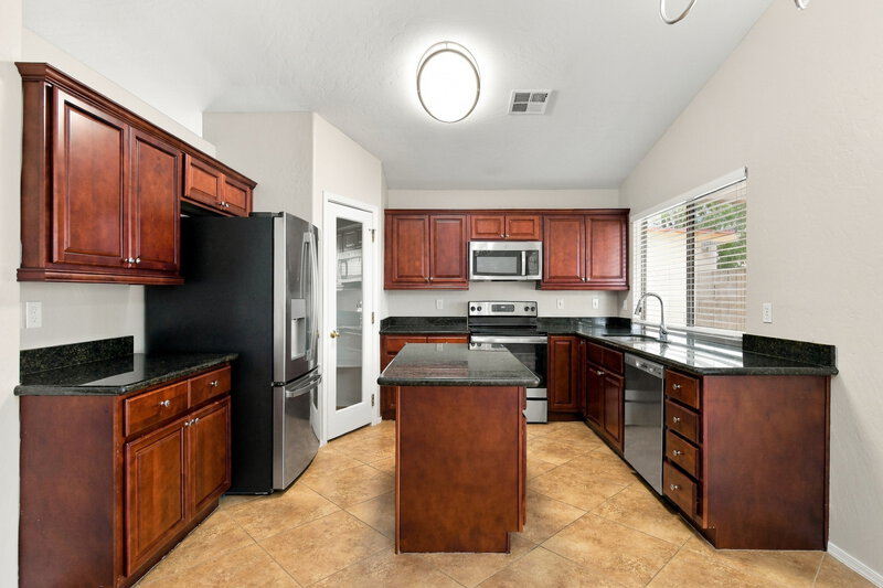 2,355/Mo, 305 N Abalone Dr Gilbert, AZ 85233 Kitchen View