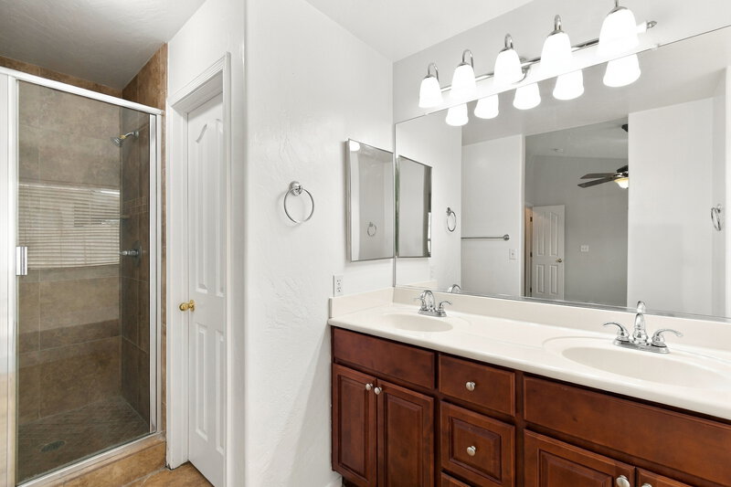 2,355/Mo, 305 N Abalone Dr Gilbert, AZ 85233 Primary Bathroom View 2
