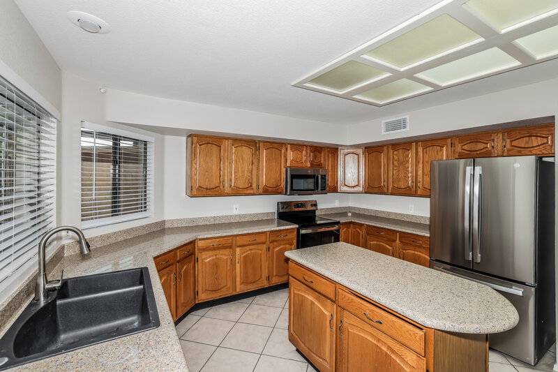 3,585/Mo, 6934 W Kristal Way Glendale, AZ 85308 Kitchen View