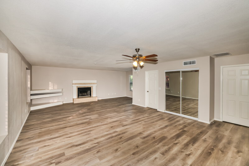 3,585/Mo, 6934 W Kristal Way Glendale, AZ 85308 Main Bedroom View 2