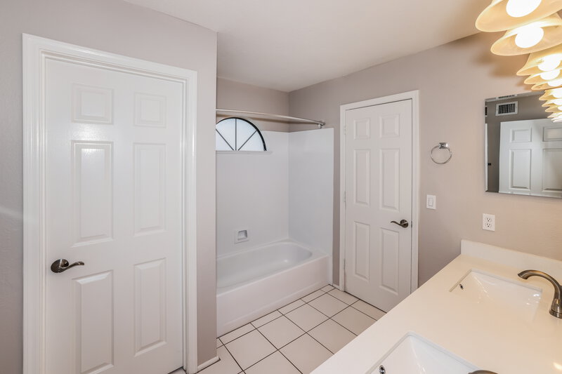 3,585/Mo, 6934 W Kristal Way Glendale, AZ 85308 Bathroom View