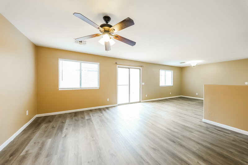 1,975/Mo, 12927 W Peppertree Ln Glendale, AZ 85307 Living Room View