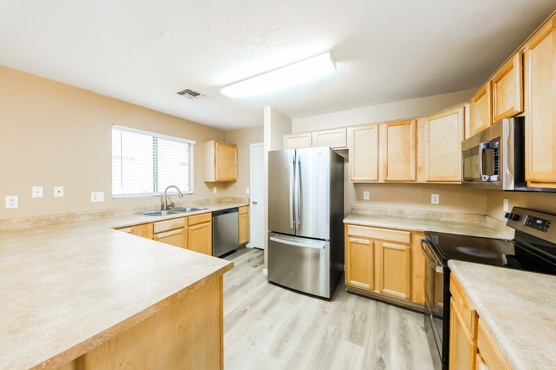 1,975/Mo, 12927 W Peppertree Ln Glendale, AZ 85307 Kitchen View