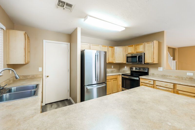 1,975/Mo, 12927 W Peppertree Ln Glendale, AZ 85307 Kitchen View 2