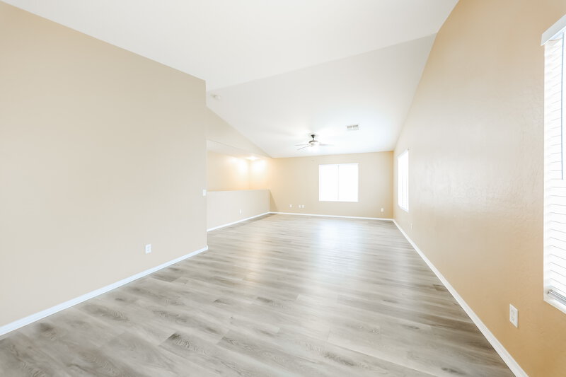 1,975/Mo, 12927 W Peppertree Ln Glendale, AZ 85307 Family Room View 2